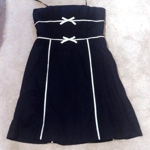 Black and white sleeveless Ann Taylor dress.